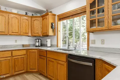 366 Springbrook Drive, Grants Pass, OR 97527 - Photo 12