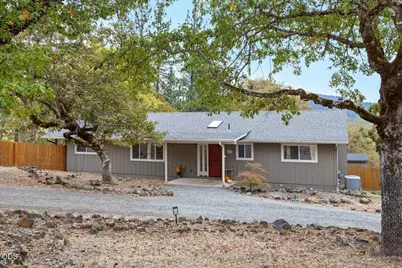 445 Colonial Drive #445 Colonial Drive, Grants Pass, OR 97526 - Photo 2