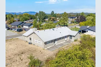 895 Coutant Lane #B, Grants Pass, OR 97527 - Photo 6