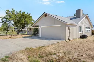 895 Coutant Ln, Grants Pass, OR 97527 - Photo 1