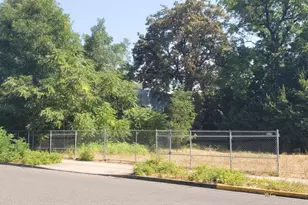 207 SW Oak St, Grants Pass, OR 97526 - Photo 1