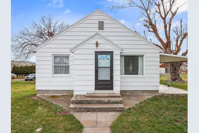 307 Deschutes Avenue, Maupin, OR 97037 - Photo 1