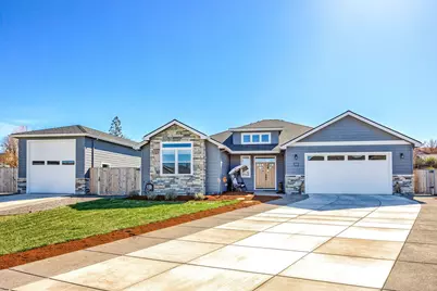 3008 Mt Thielsen Drive, Medford, OR 97504 - Photo 1