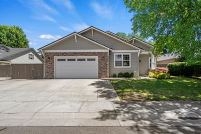 780 Ridgeway Avenue, Central Point, OR 97502 - Photo 1