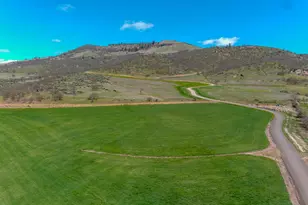 625 Cliffside Dr, Medford, OR 97504 - Photo 1