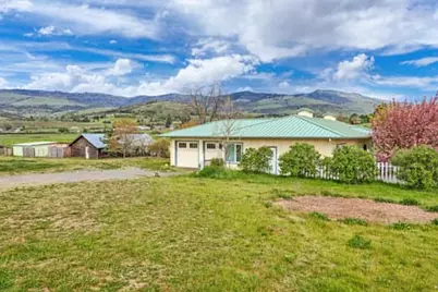 200 Staples Lane, Ashland, OR 97520 - Photo 1