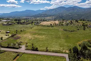 184 E Valley View Rd, Ashland, OR 97520 - Photo 1