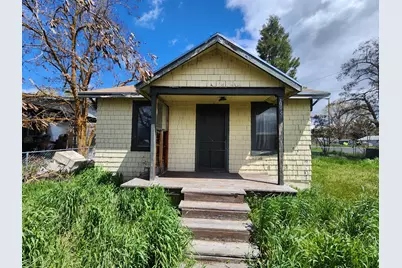 105 W Oregon Avenue, Klamath Falls, OR 97601 - Photo 1