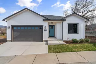 100 Oak Valley Dr, Talent, OR 97540 - Photo 1