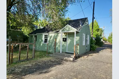 220 SE Court Street, Prineville, OR 97754 - Photo 1