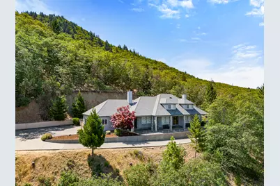 180 Malone Way, Grants Pass, OR 97527 - Photo 1