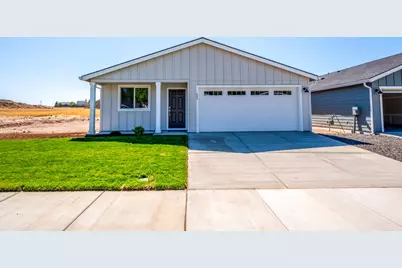 689 NE McCampbell St, Madras, OR 97741 - Photo 1