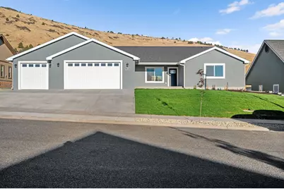 225 Skyridge Drive, Klamath Falls, OR 97603 - Photo 1