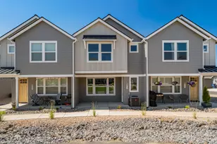 4233 SW 39th St, Redmond, OR 97756 - Photo 1