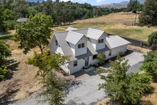 135 Maywood Way, Ashland, OR 97520 - Photo 1