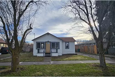2338 Eberlein Avenue, Klamath Falls, OR 97601 - Photo 1