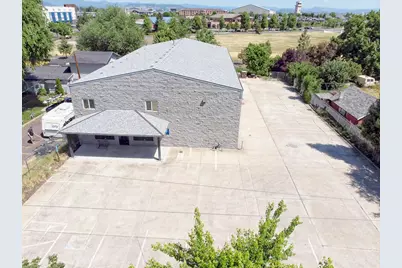 887 Gilman Road, Medford, OR 97504 - Photo 1