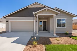 265 NW Par Ave, Madras, OR 97741 - Photo 1