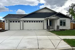 1131 NW Walnut Ave, Redmond, OR 97756 - Photo 1