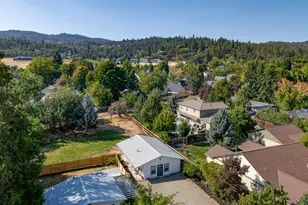 700 Hueners Ln, Jacksonville, OR 97530 - Photo 1