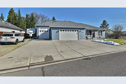 864 Mendolia Way, Central Point, OR 97502 - Photo 1