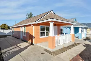 128 Esperanza Ct, Medford, OR 97501 - Photo 1