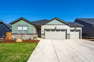 1928 Hannah Ln, Medford, OR 97504 - Photo 1