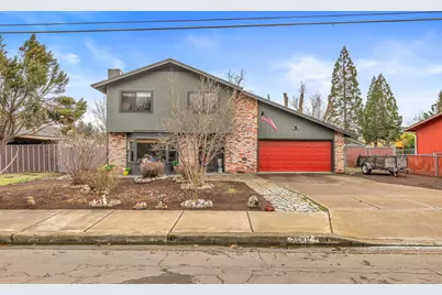 2556 Dellwood Avenue, Medford, OR 97504 - Photo 1