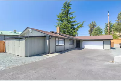 1696 NE 9th Street, Grants Pass, OR 97526 - Photo 1