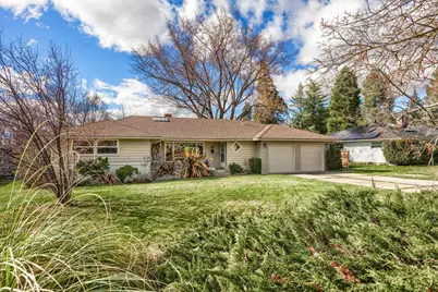 416 S Groveland Avenue, Medford, OR 97504 - Photo 1