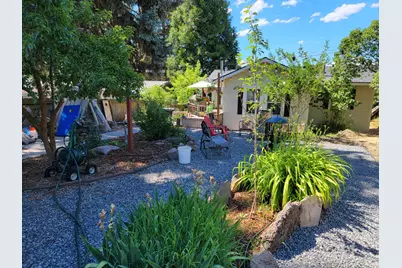 928 Hanks Street, Klamath Falls, OR 97601 - Photo 1