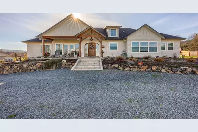 893 Old Stage Road, Central Point, OR 97502 - Photo 1