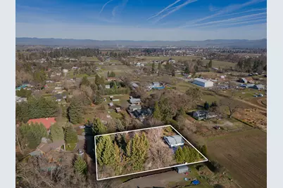 1567 Magnolia Avenue, Medford, OR 97501 - Photo 1