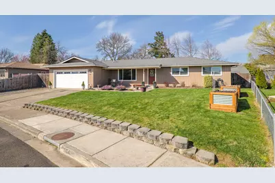 5035 Crestwood Avenue, Central Point, OR 97502 - Photo 1