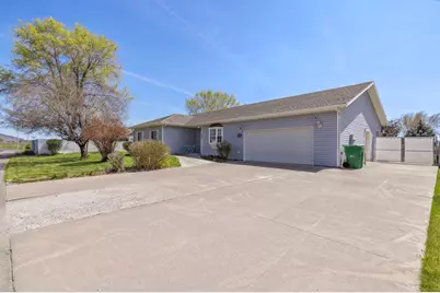 5672 American Avenue, Klamath Falls, OR 97603 - Photo 1