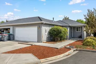 1324 Benjamin Ct, Central Point, OR 97502 - Photo 1