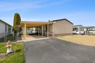 185 NW Harwood St, Prineville, OR 97754 - Photo 1