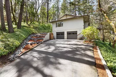 1836 W Schutzwohl Lane, Grants Pass, OR 97527 - Photo 1