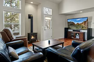 438 NW 19th St, Redmond, OR 97756 - Photo 1