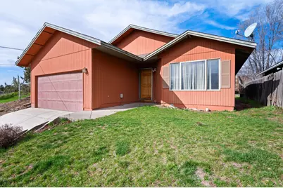 156 NE 9th Street, Madras, OR 97741 - Photo 1