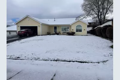 867 Rosemont Court, Klamath Falls, OR 97603 - Photo 1