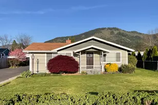 1725 Cloverlawn Dr, Grants Pass, OR 97527 - Photo 1