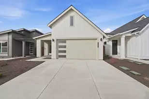 21423 NE Hayloft Pl, Bend, OR 97701 - Photo 1