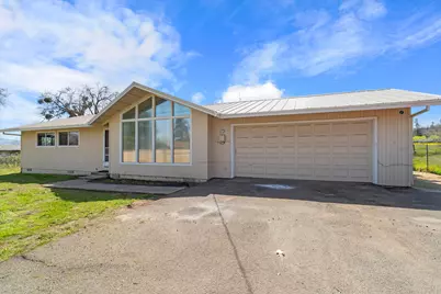 2871 Beall Lane, Central Point, OR 97502 - Photo 1