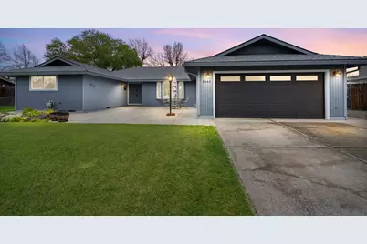 5045 Crestwood Avenue, Central Point, OR 97502 - Photo 1