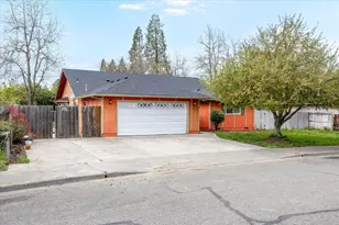 1044 SW Kokanee Ln, Grants Pass, OR 97527 - Photo 1