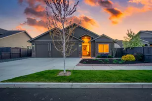 2947 NW 23rd St, Redmond, OR 97756 - Photo 1