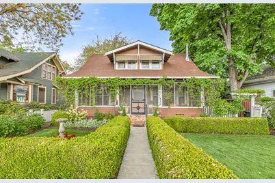 329 N Royal Avenue, Eagle Point, OR 97524 - Photo 1