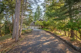 701 Shadow Hills Dr, Grants Pass, OR 97526 - Photo 1