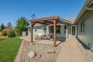 101 Eden Dr, Grants Pass, OR 97526 - Photo 1